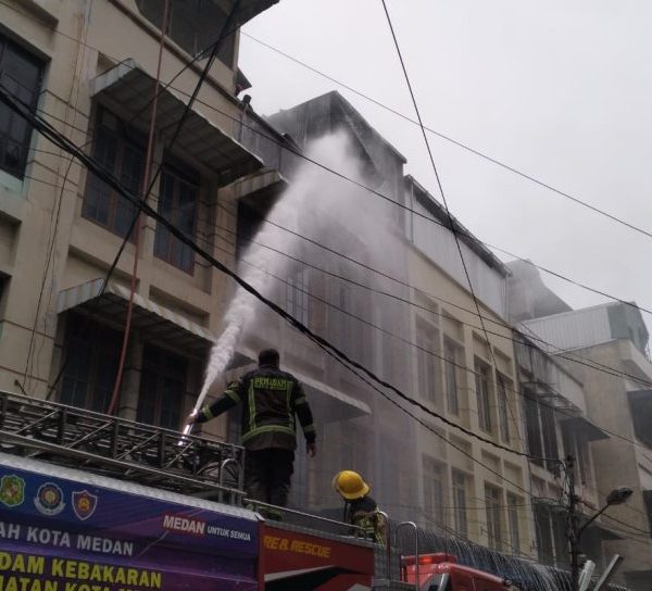 Toko Mainan di Jalan Bawean Kota Medan Terbakar