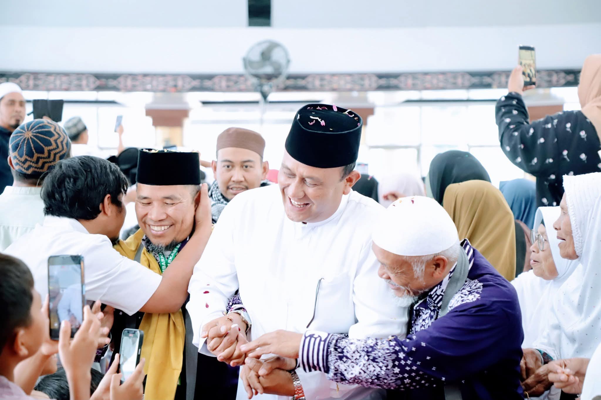 Wakil bupati Dairi Sambut Kepulangan Jemaah Haji