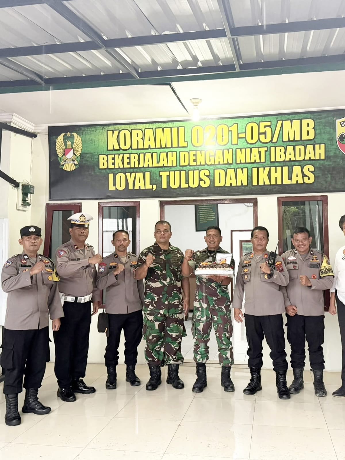 HUT TNI Ke-80, Personel Polsek Medan Baru Sambangi Koramil 0201-05/MB