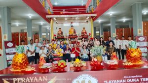 Hut ke 5 Tahun Vihara Leluhur Abadi Bersama Ketua Tridharma Komda Sumut Memberikan Bantuan Sembako Kepada Warga Korban Banjir Dan Warga Kurang Mampu