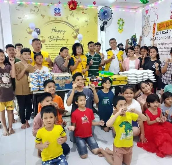 Vihara Thai Seng Hud Cho Salurkan Bantuan Makanan Ke Panti Asuhan Ola Et Labora