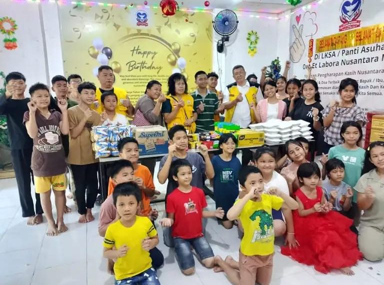 Vihara Thai Seng Hud Cho Salurkan Bantuan Makanan Ke Panti Asuhan Ola Et Labora