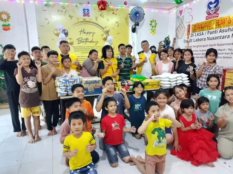 Vihara Thai Seng Hud Cho Salurkan Bantuan Makanan Ke Panti Asuhan Ola Et Labora