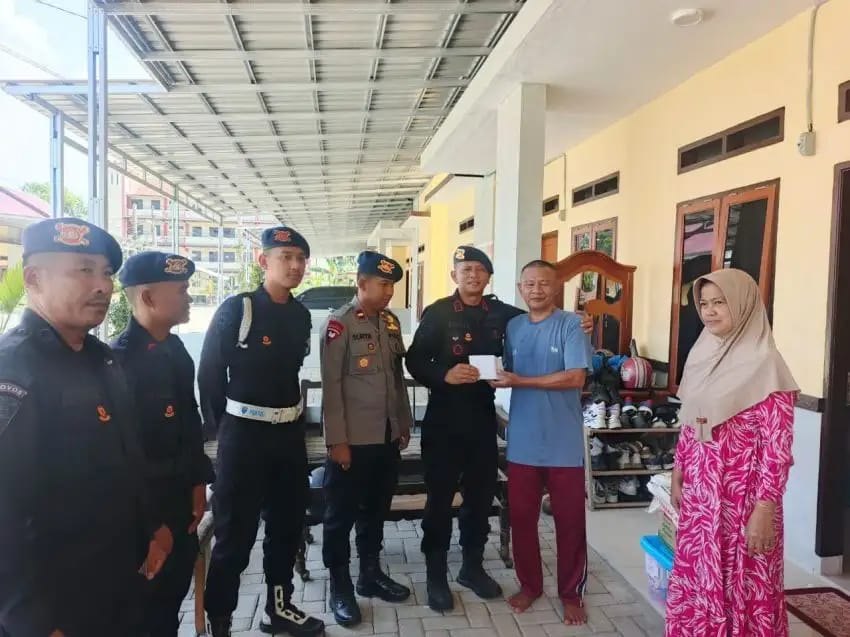 Solidaritas Tanpa Batas : Brimob Polda Sumut Menguatkan Rekan yang Sakit