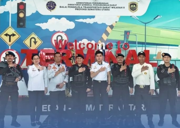 Siaga Penuh dan Humanis, Gegana Brimob Sumut Amankan Arus Balik di Terminal Amplas