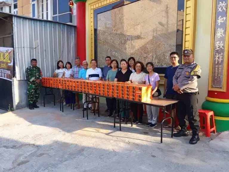 Vihara Bhaisajyaguru Buddha Bagikan 300 Paket Takjil Di Bulan Suci Ramadhan 1447H