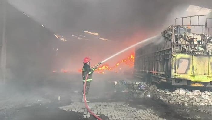 Gudang Ekspedisi di Jalan Jati Medan Timur Terbakar, Ribuan Paket Hangus