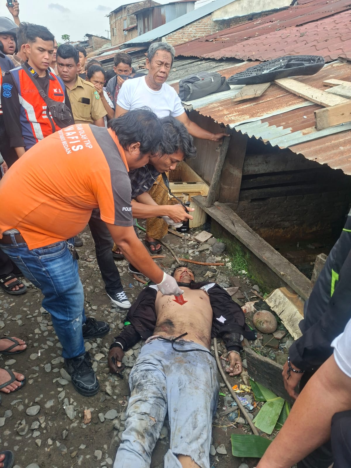 Driver Ojol Tewas Terpental Kerumah Warga di Tabrak Kereta Api di Medan