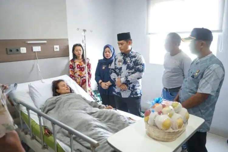 Pemko Medan Jenguk Korban Begal, Walikota : Segera Aktifkan Pos Kamling Secara Masif