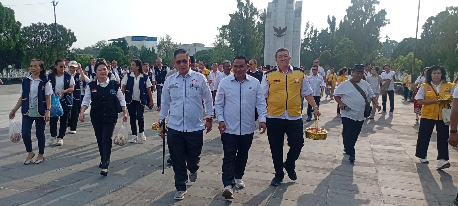 Jelang Waisak 2570 TB/2026 Persatuan Umat Buddha Indonesia Provinsi Sumut Gelar Karya Bakti Ziarah Kemakam Pahlawan Medan